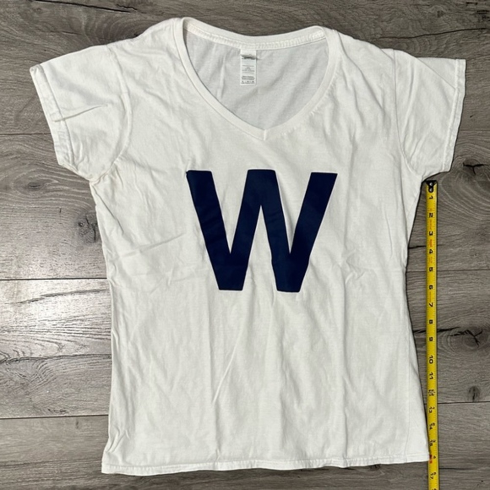 W v neck t shirt size xl